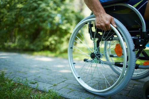 fauteuil roulant pour sénior