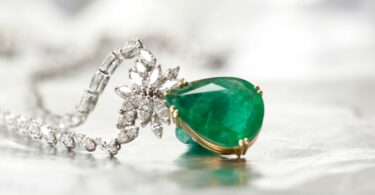 collier pierre de naissance