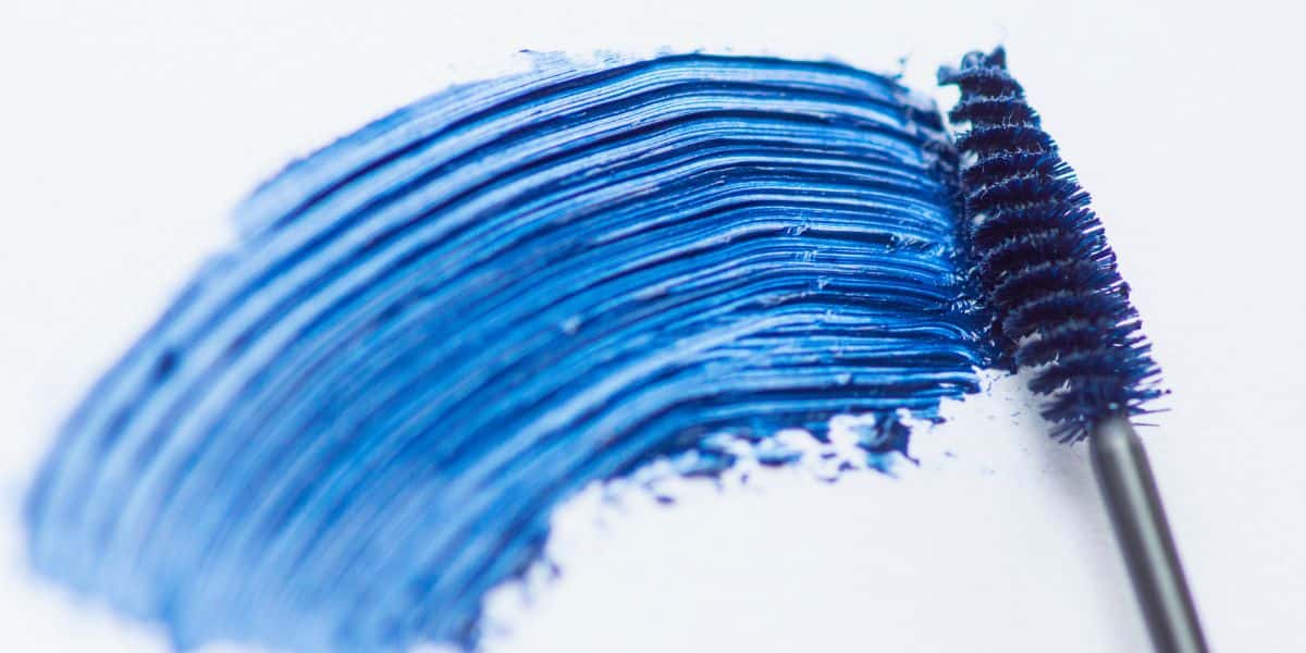 Comment sublimer votre look avec un mascara bleu ? Astuces et conseils